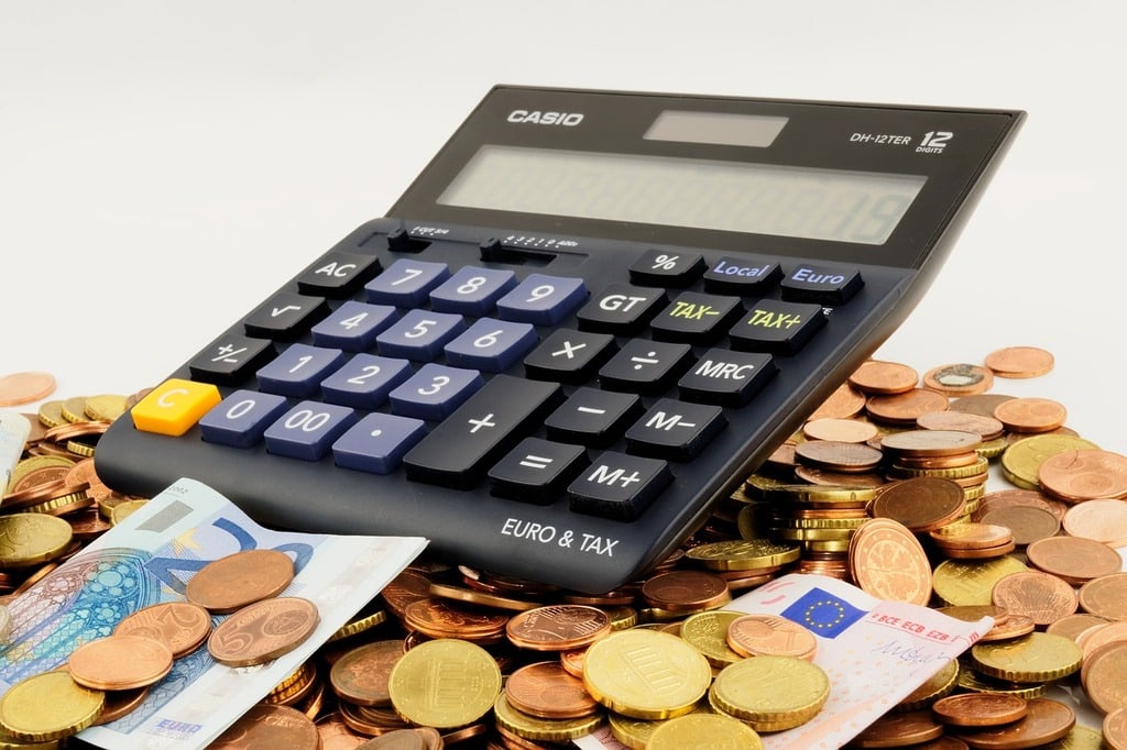 Choisir entre taux fixe et taux variable pour un prêt 
